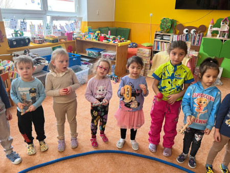 Hrajeme na hudební nástroje